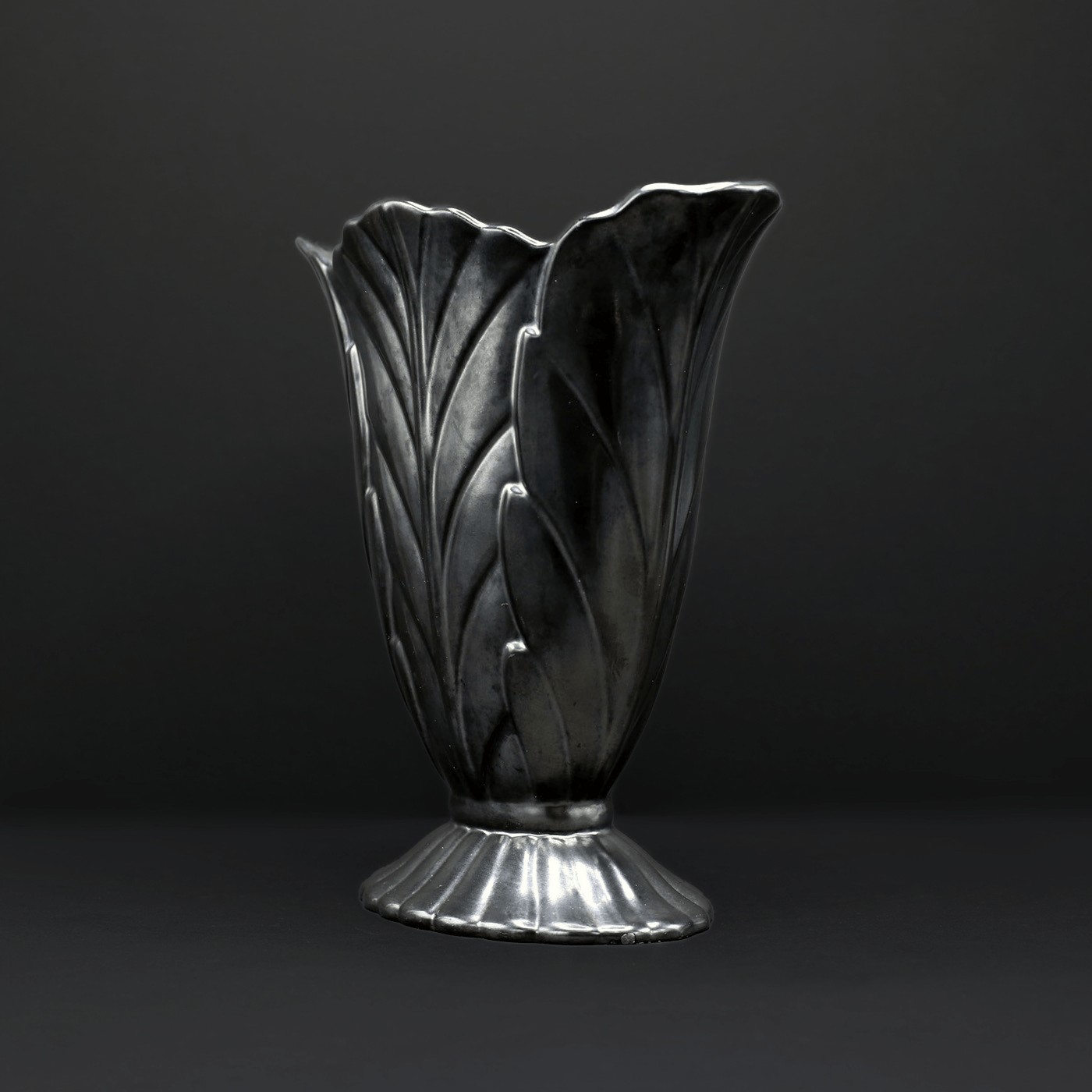 Acanthus Leaf Pewter Vase (Medium) - FLORA BLACK