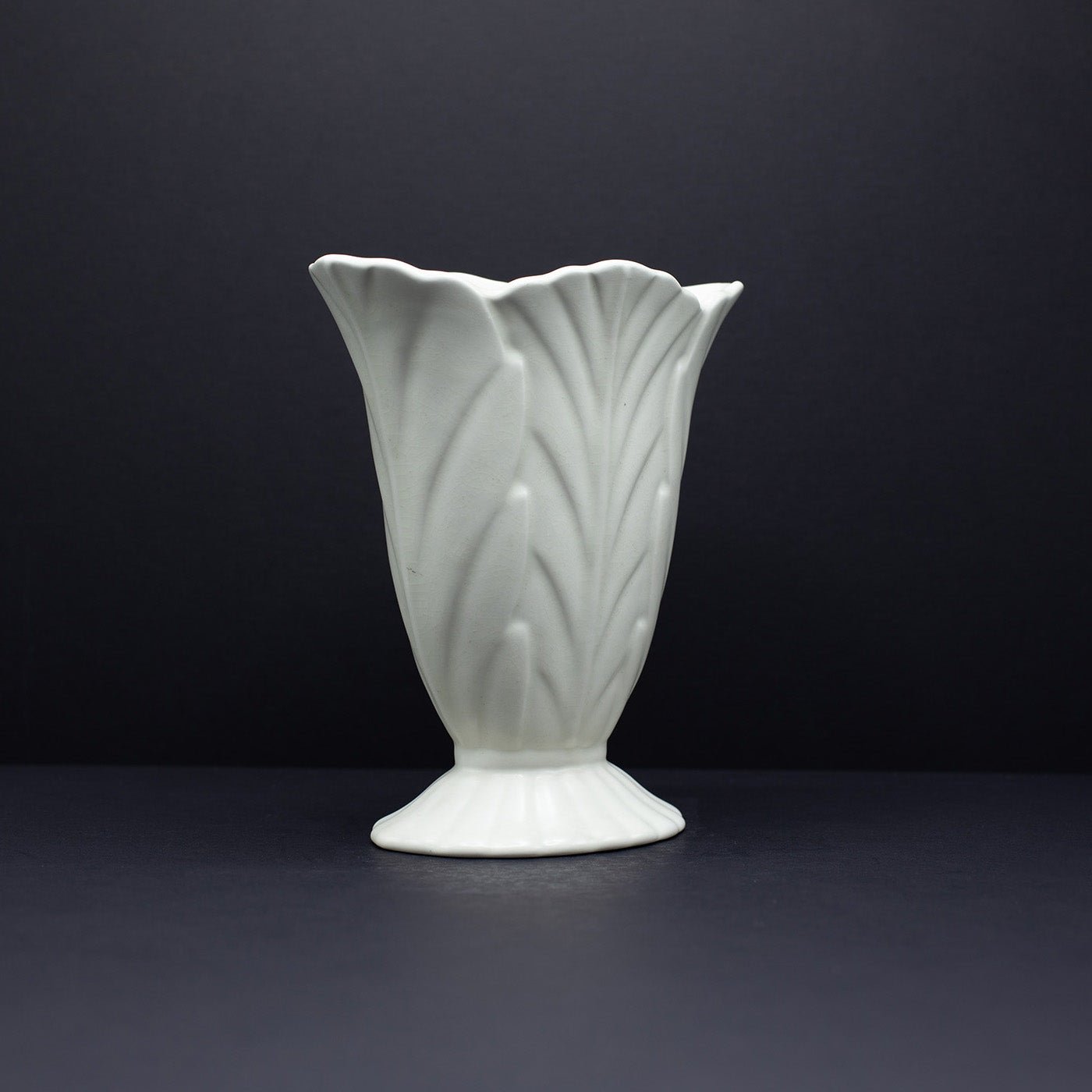Acanthus Leaf Vase (Small) - FLORA BLACK