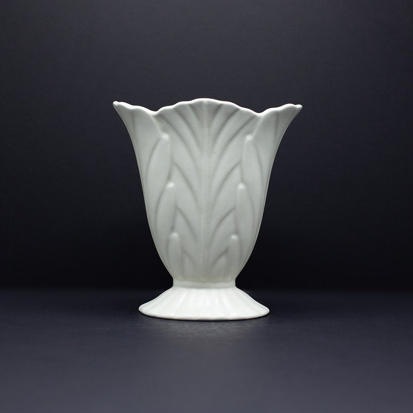 Acanthus Leaf Vase (Small) - FLORA BLACK