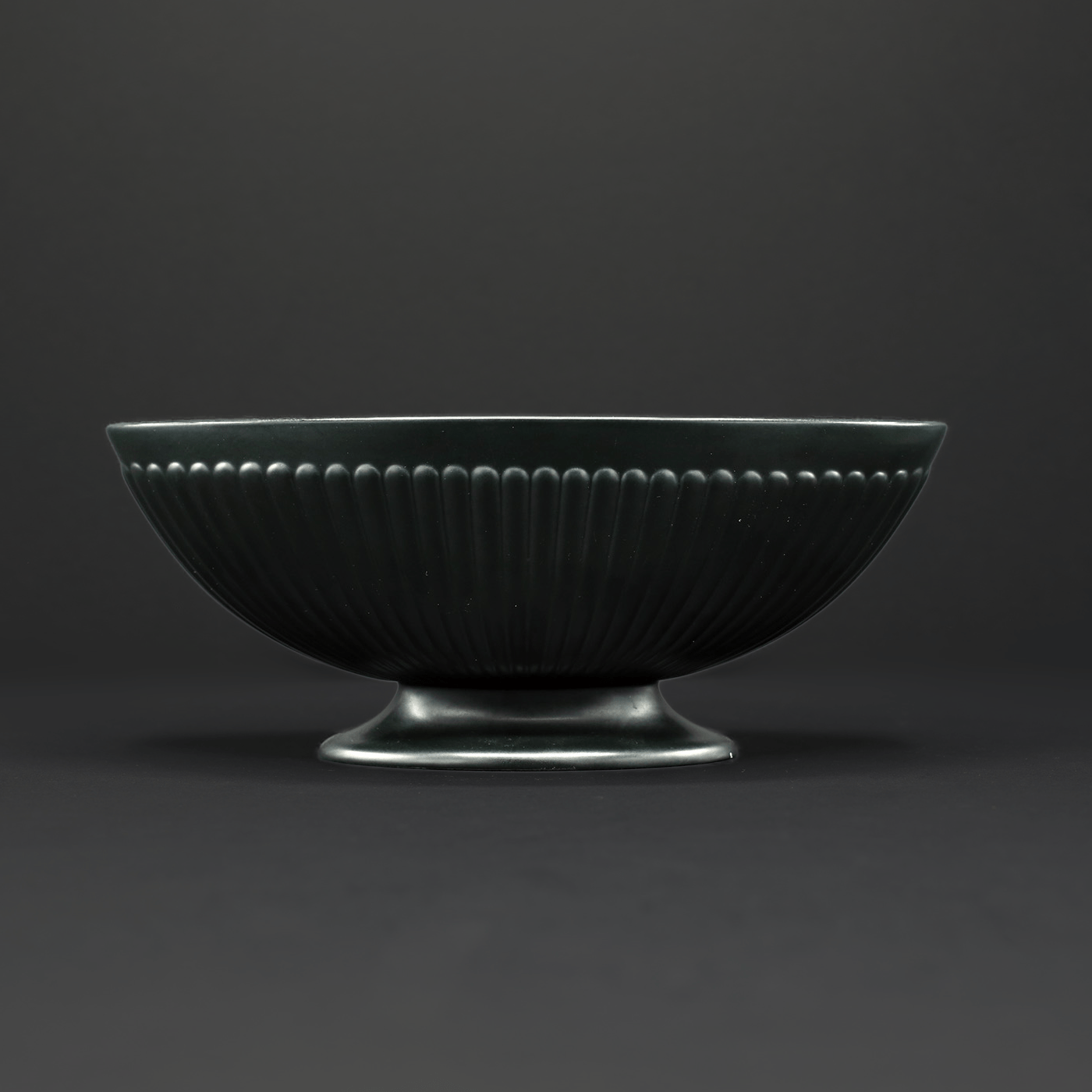 Classical Ravenstone Mantle Vase - FLORA BLACK