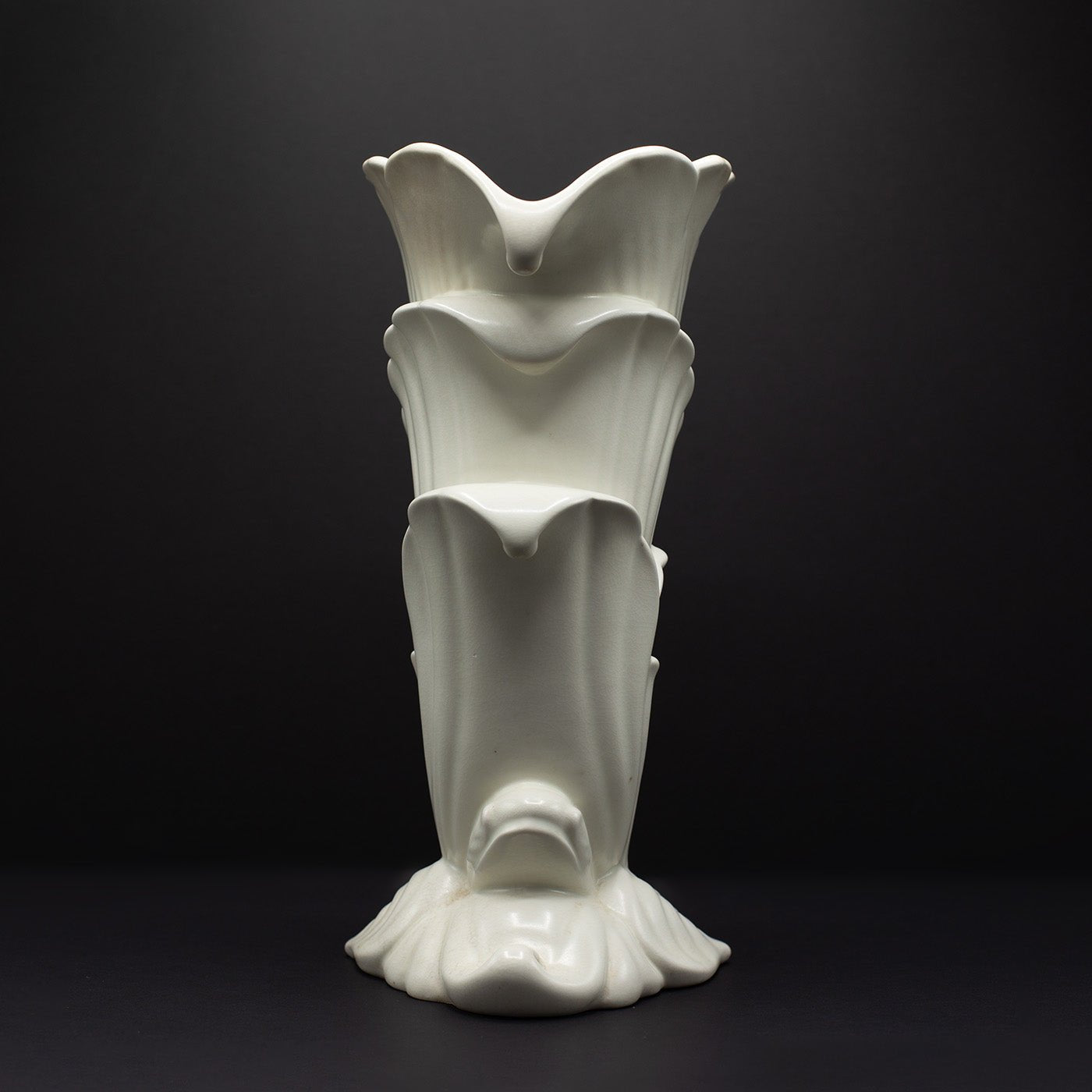 Cresting Flora Cornucopia Vase - FLORA BLACK