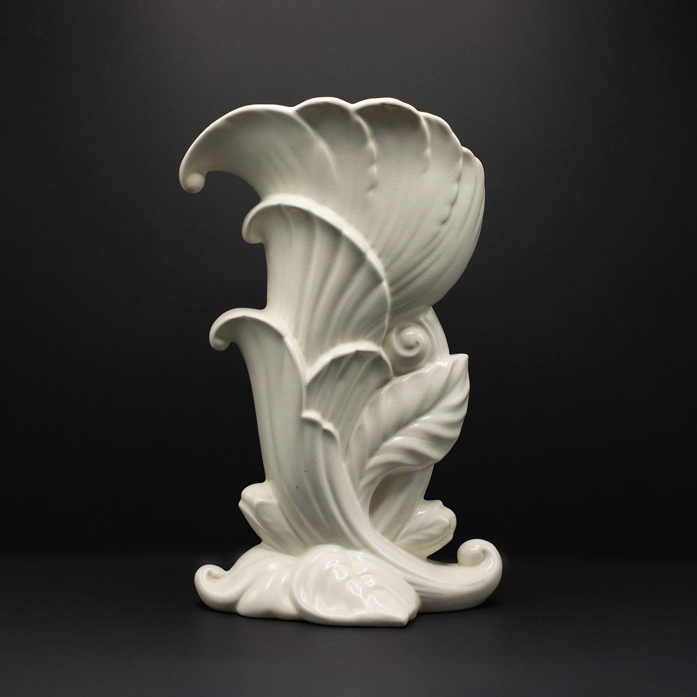 Cresting Flora Cornucopia Vase - FLORA BLACK