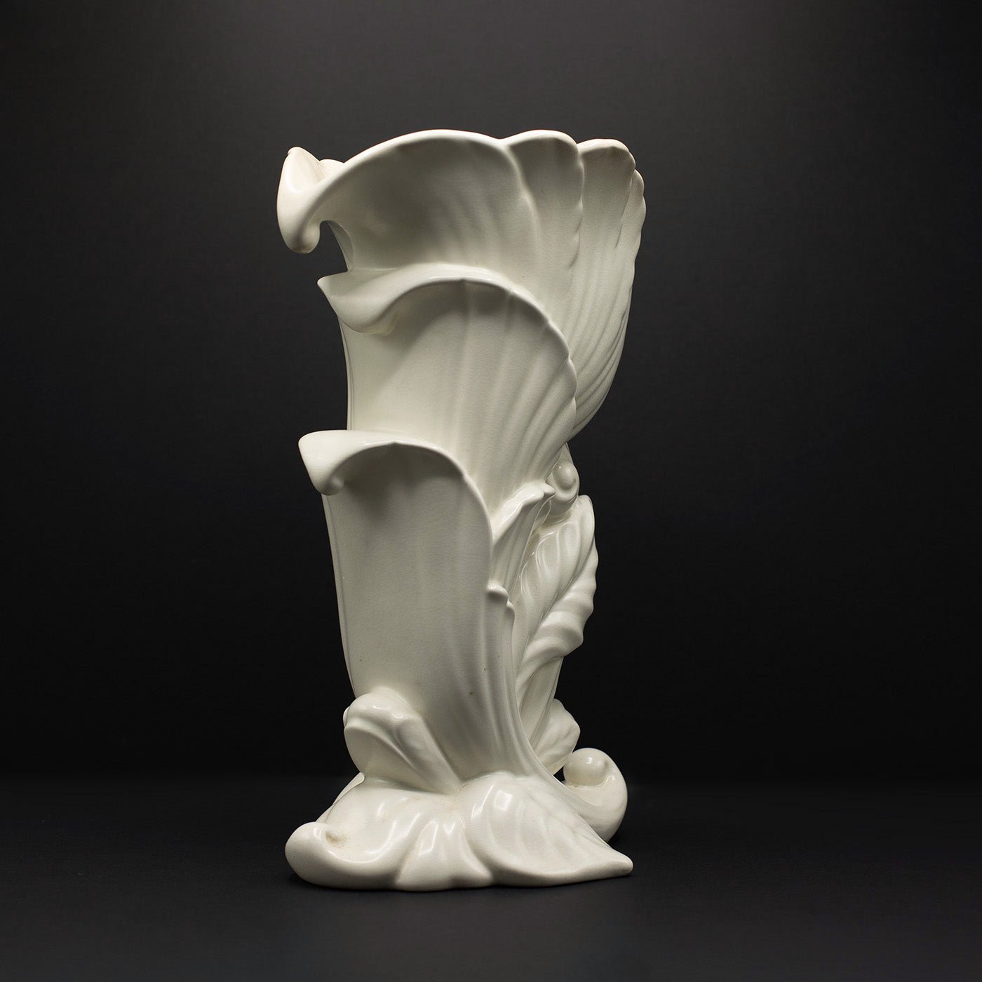 Cresting Flora Cornucopia Vase - FLORA BLACK