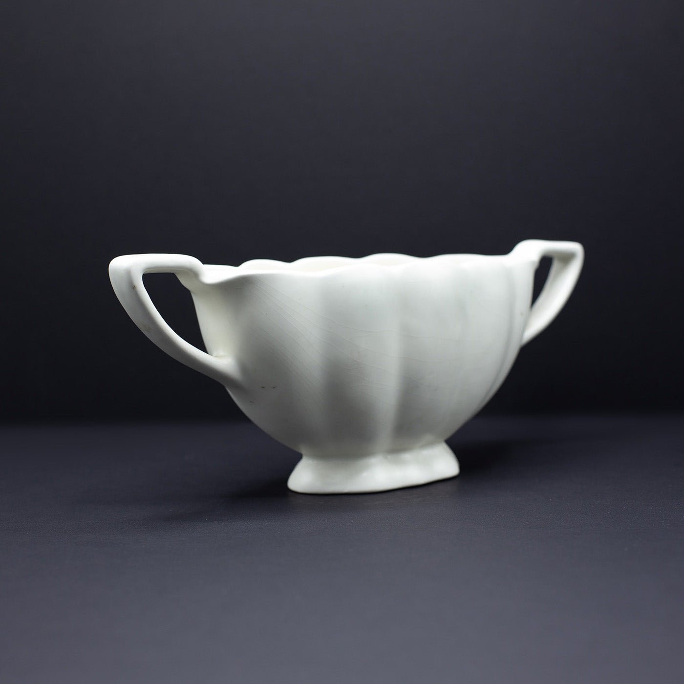 Elegant Scalloped Edge Mantle Vase - FLORA BLACK