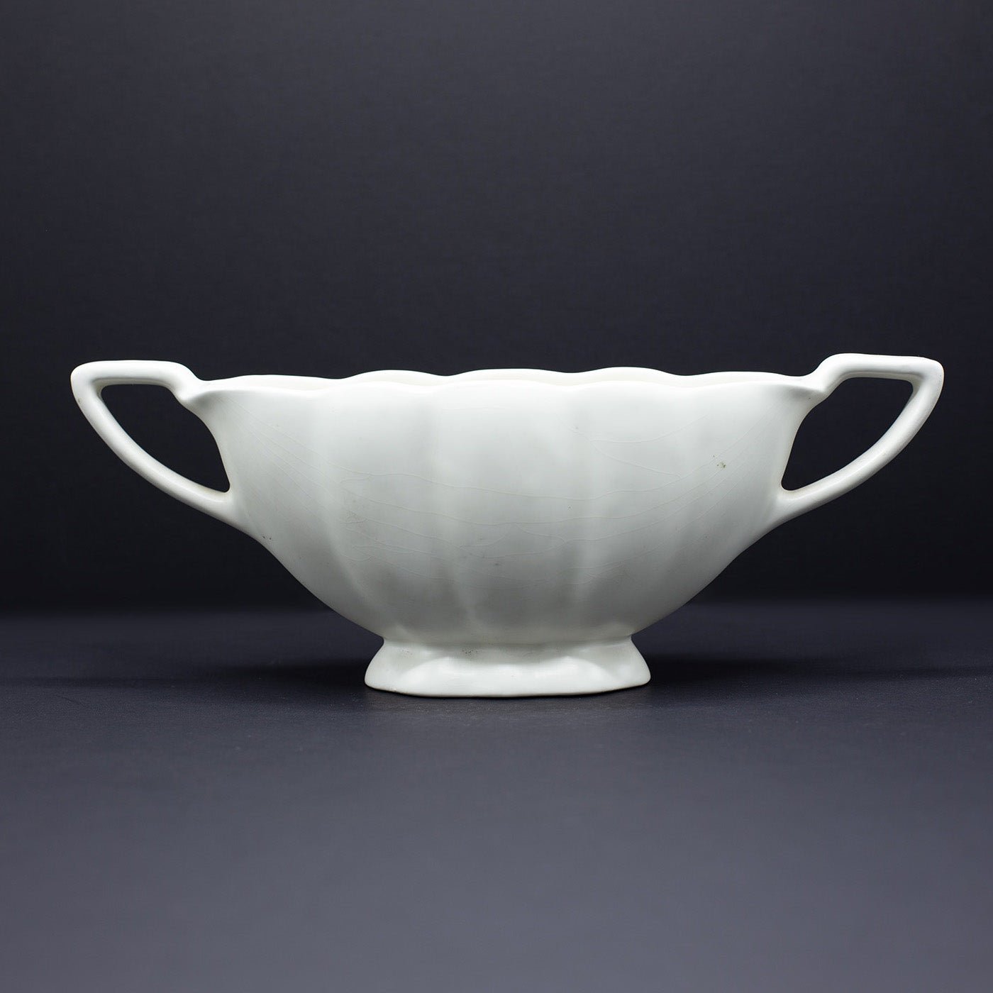 Elegant Scalloped Edge Mantle Vase - FLORA BLACK