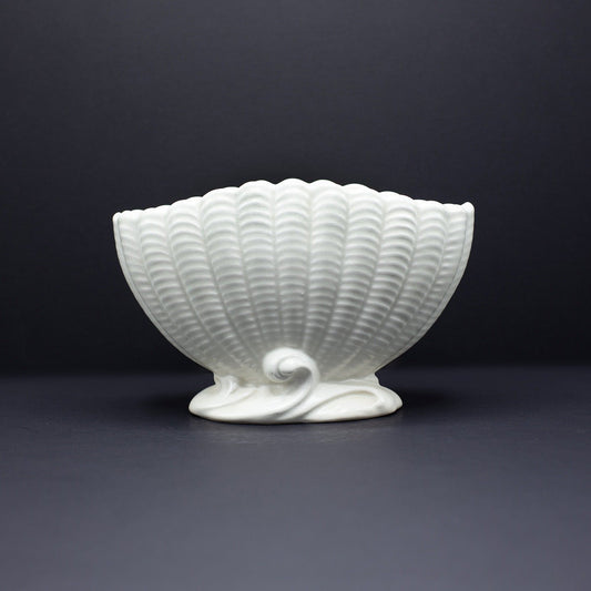 Medium Classic Shell Vase - FLORA BLACK