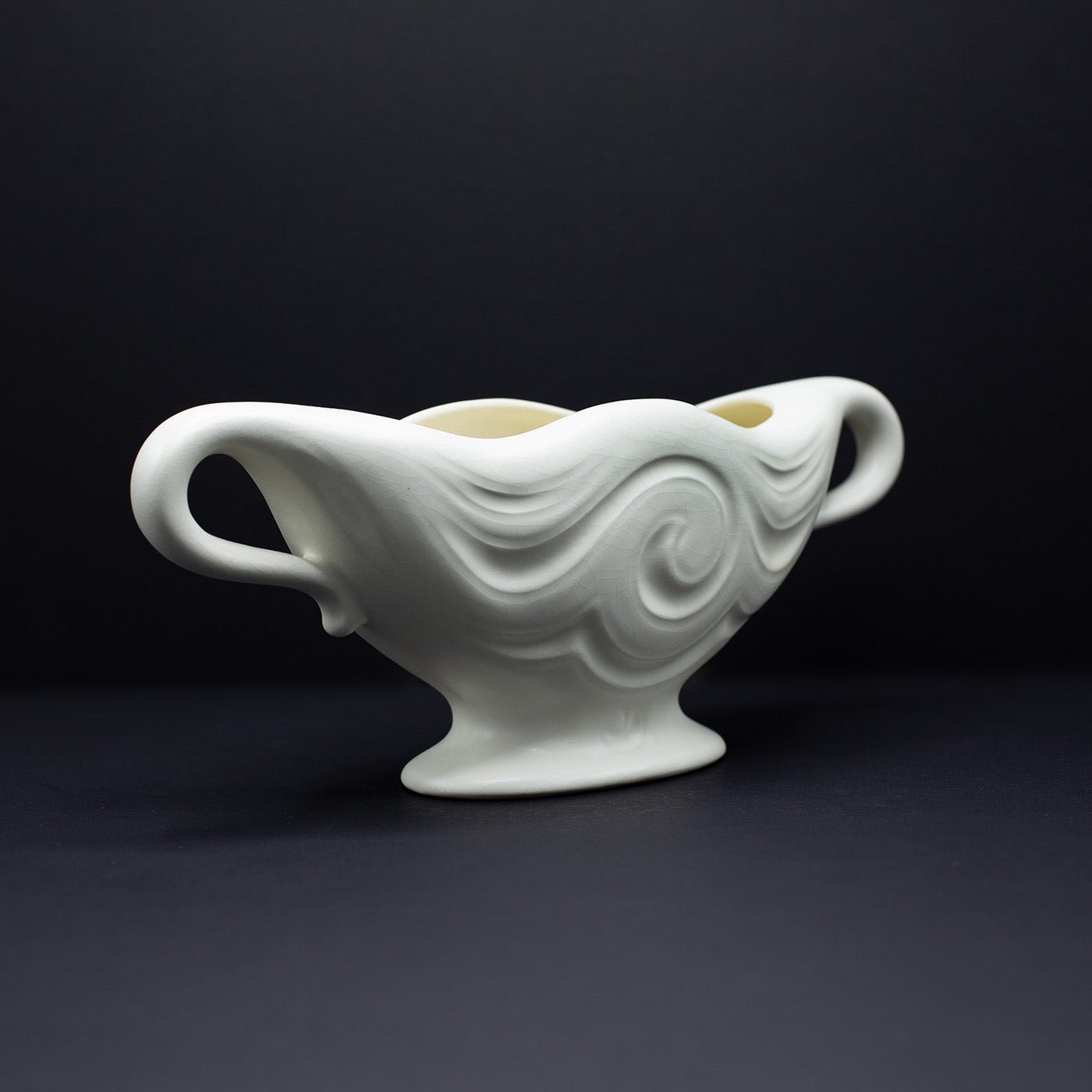 Wave Mantle Vase - FLORA BLACK