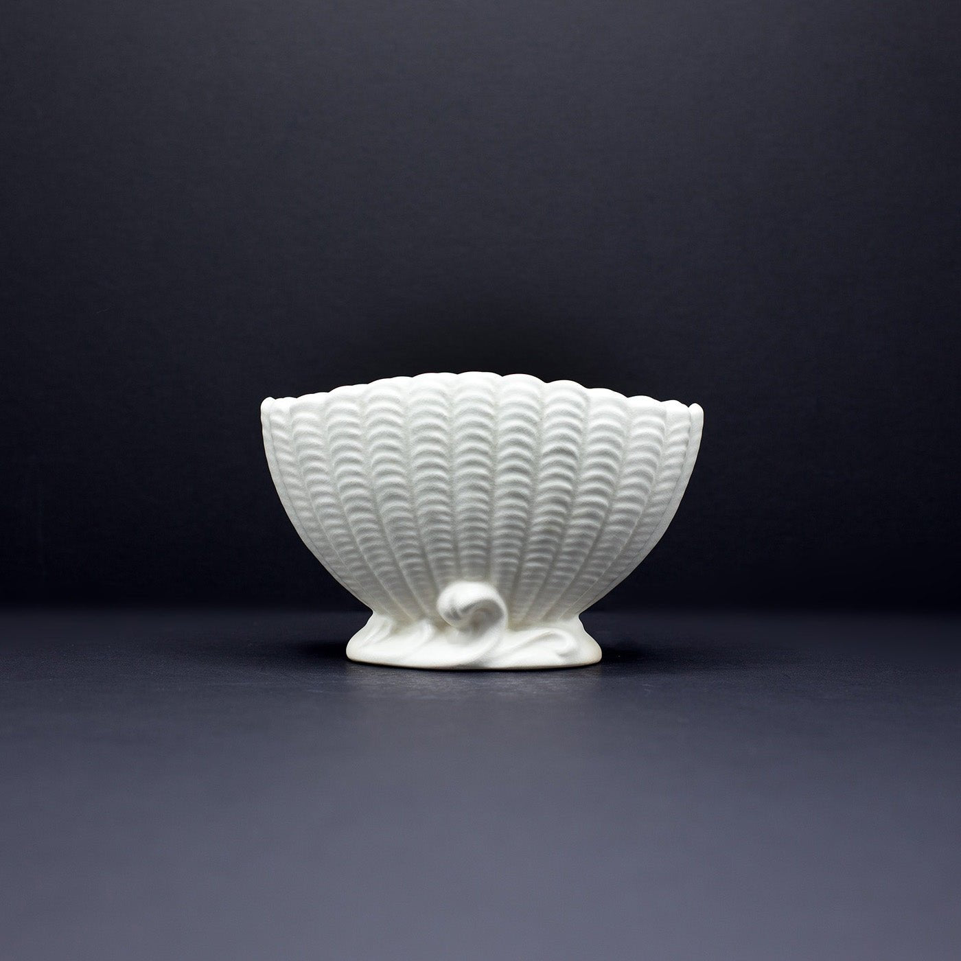 Classic Shell Vase (small) – FLORA BLACK