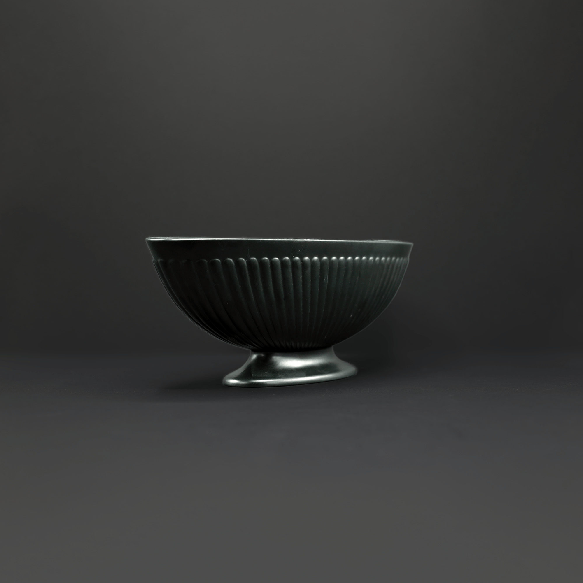 Classical Ravenstone Mantle Vase - FLORA BLACK