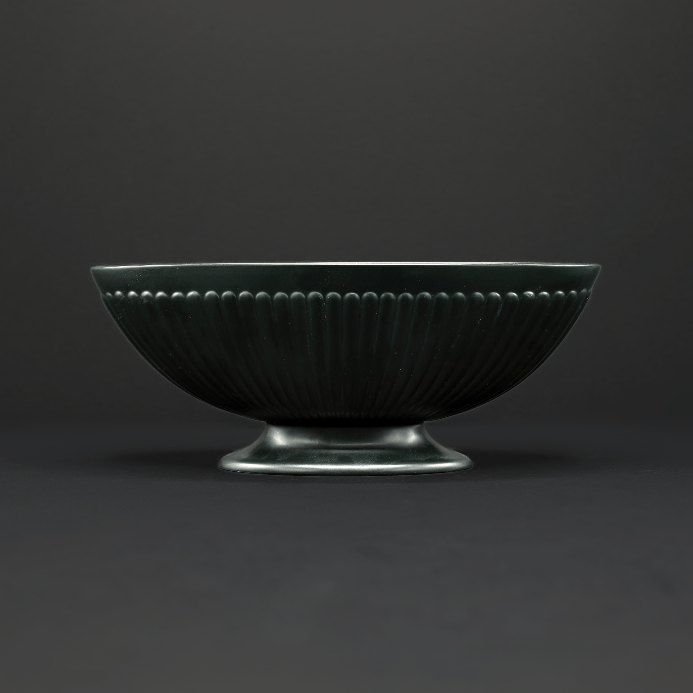 Classical Ravenstone Mantle Vase - FLORA BLACK