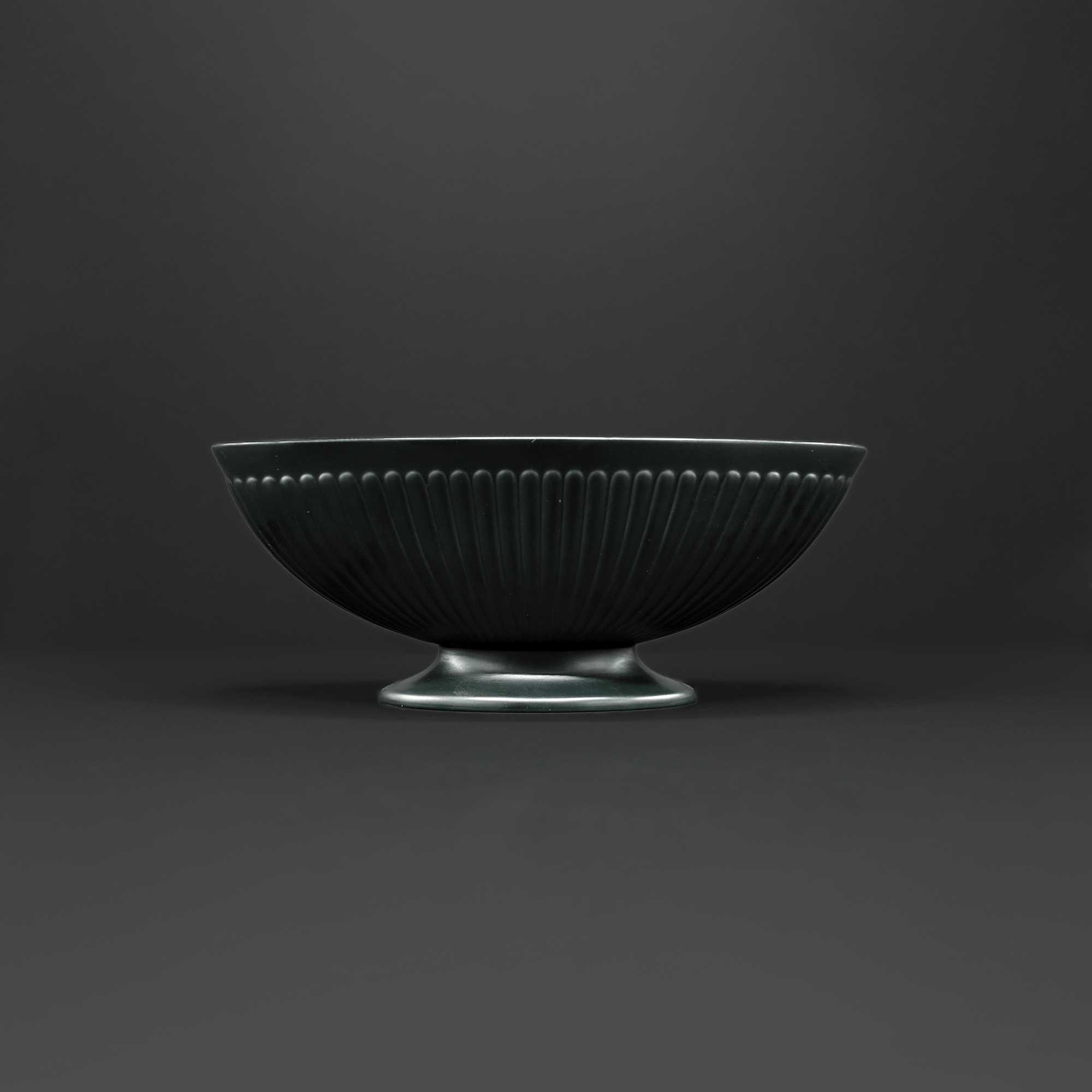 Classical Ravenstone Mantle Vase - FLORA BLACK
