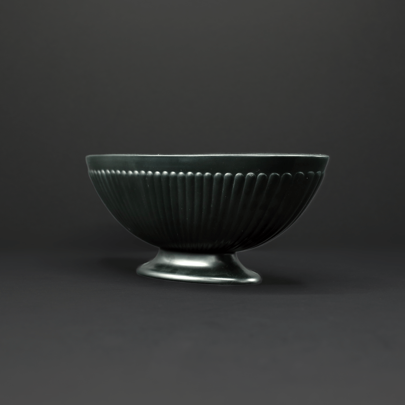 Classical Ravenstone Mantle Vase - FLORA BLACK