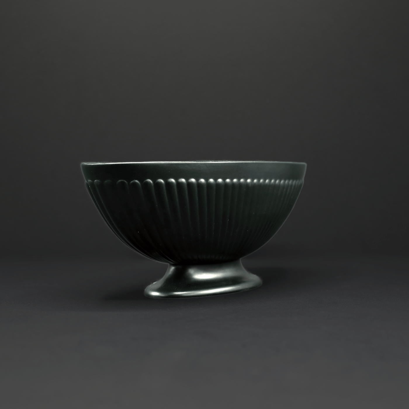 Classical Ravenstone Mantle Vase - FLORA BLACK
