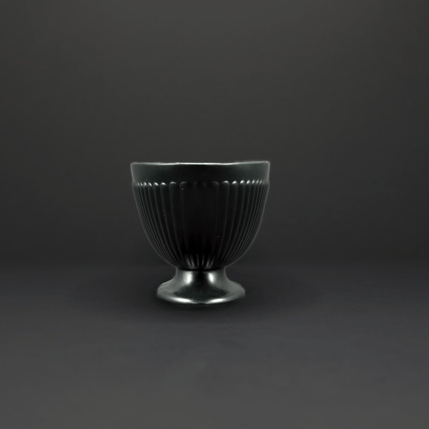 Classical Ravenstone Mantle Vase - FLORA BLACK
