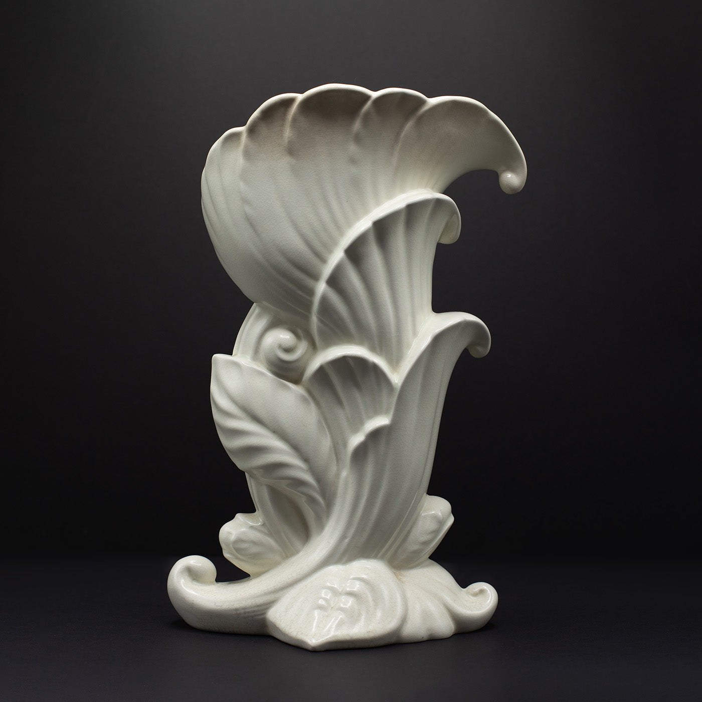 Cresting Flora Cornucopia Vase - FLORA BLACK