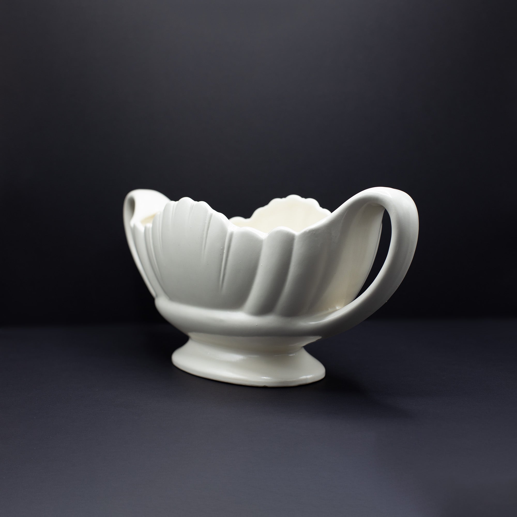 Curvy Scalloped Mantel Vase - FLORA BLACK