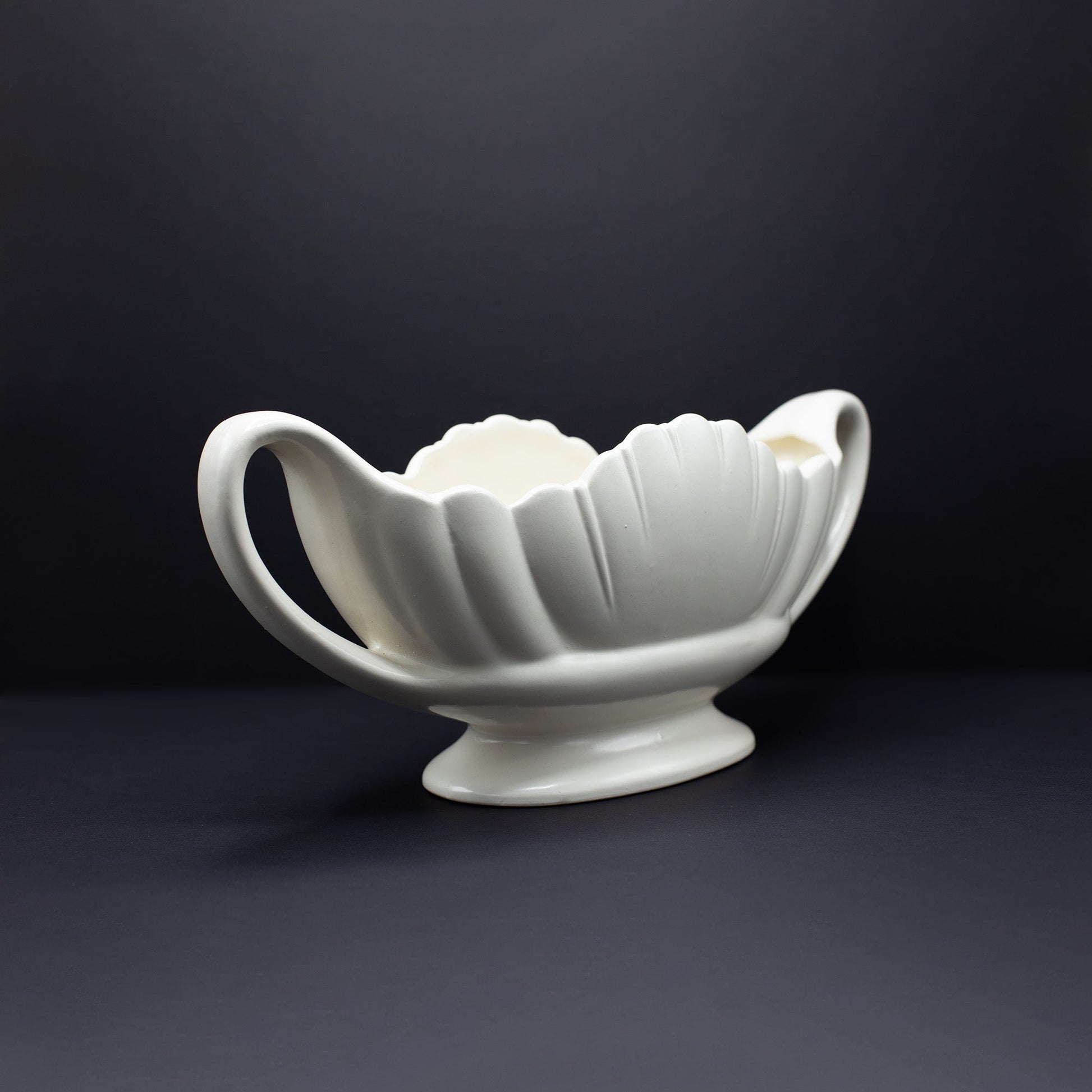 Curvy Scalloped Mantel Vase - FLORA BLACK