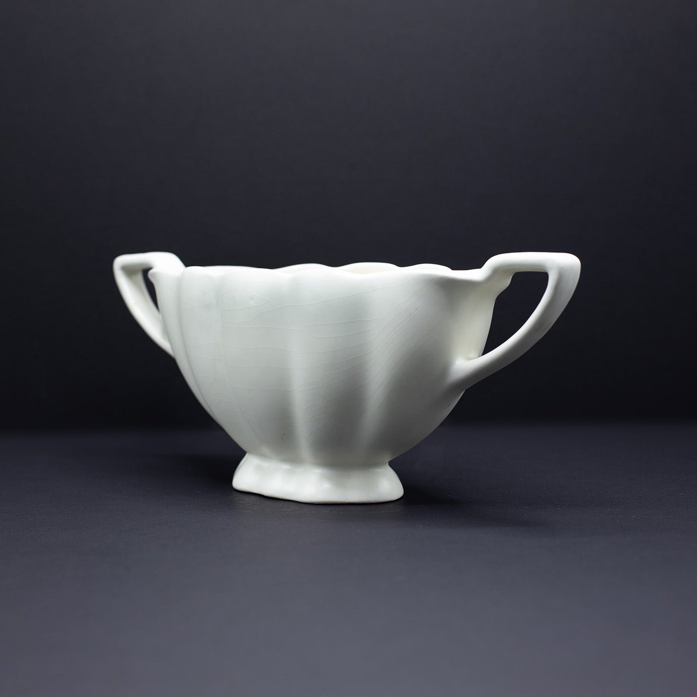 Elegant Scalloped Edge Mantle Vase - FLORA BLACK