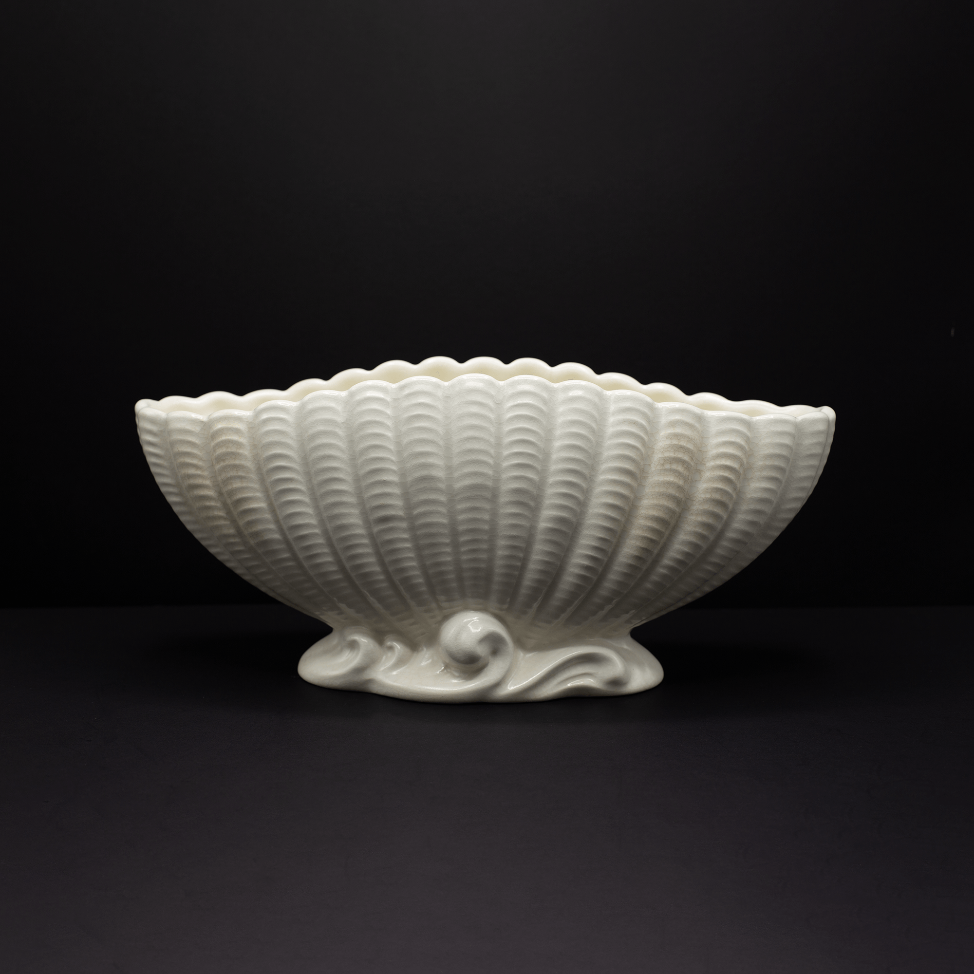 Long Classic Shell Vase - FLORA BLACK