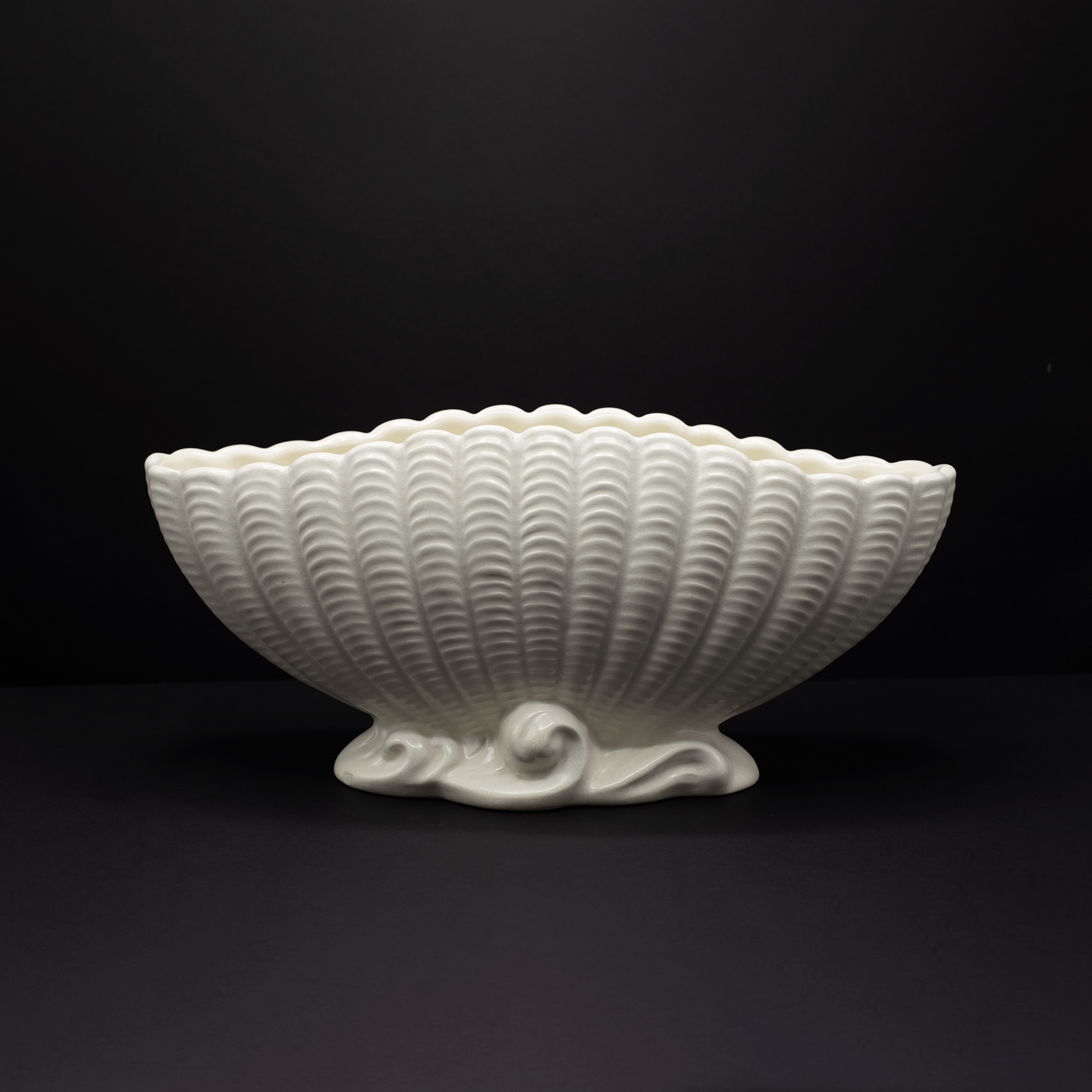 Long Classic Shell Vase - FLORA BLACK