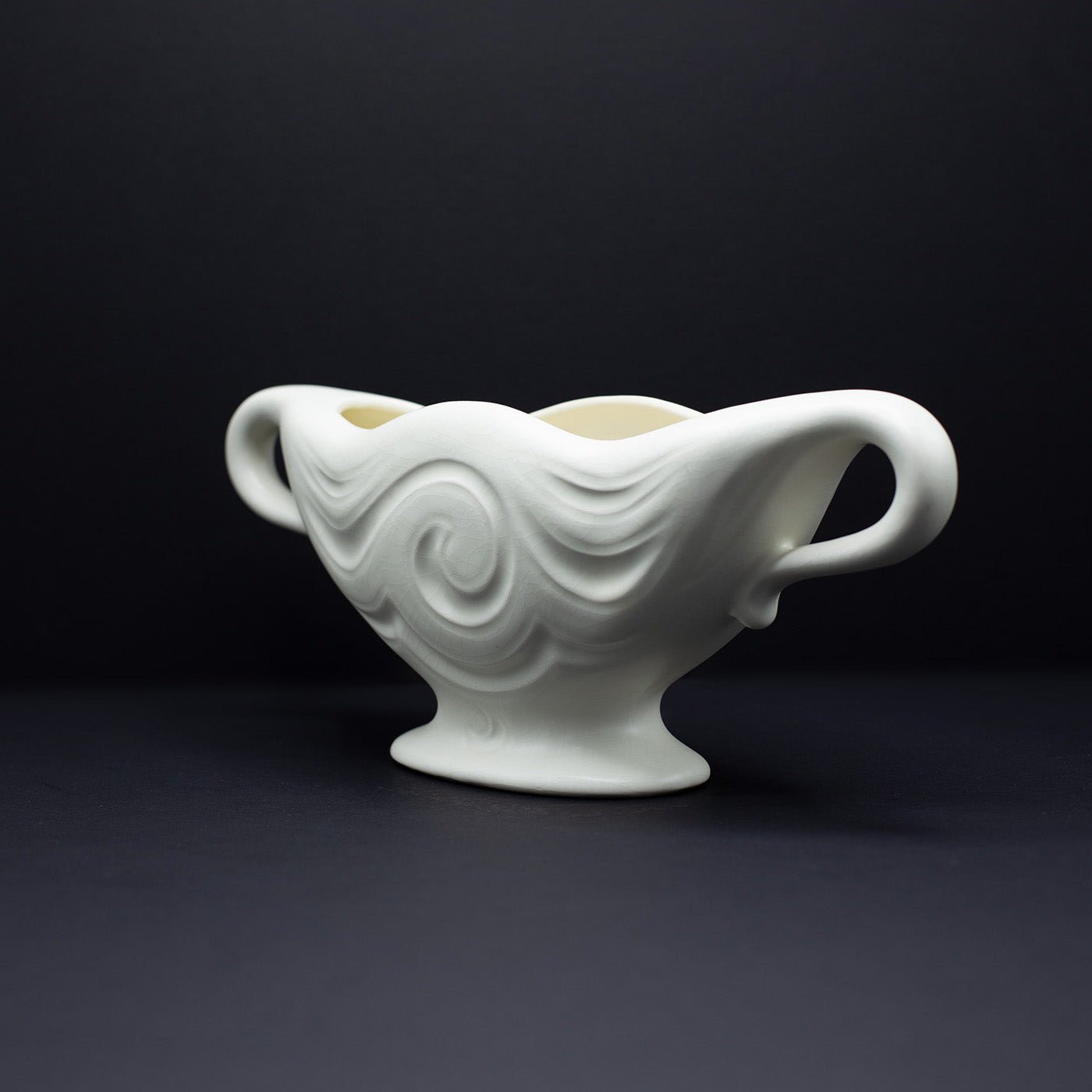 Wave Mantle Vase - FLORA BLACK