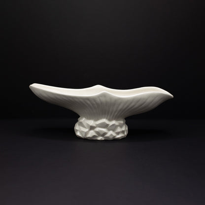 Wonderfully unusual mantle vase. - FLORA BLACK